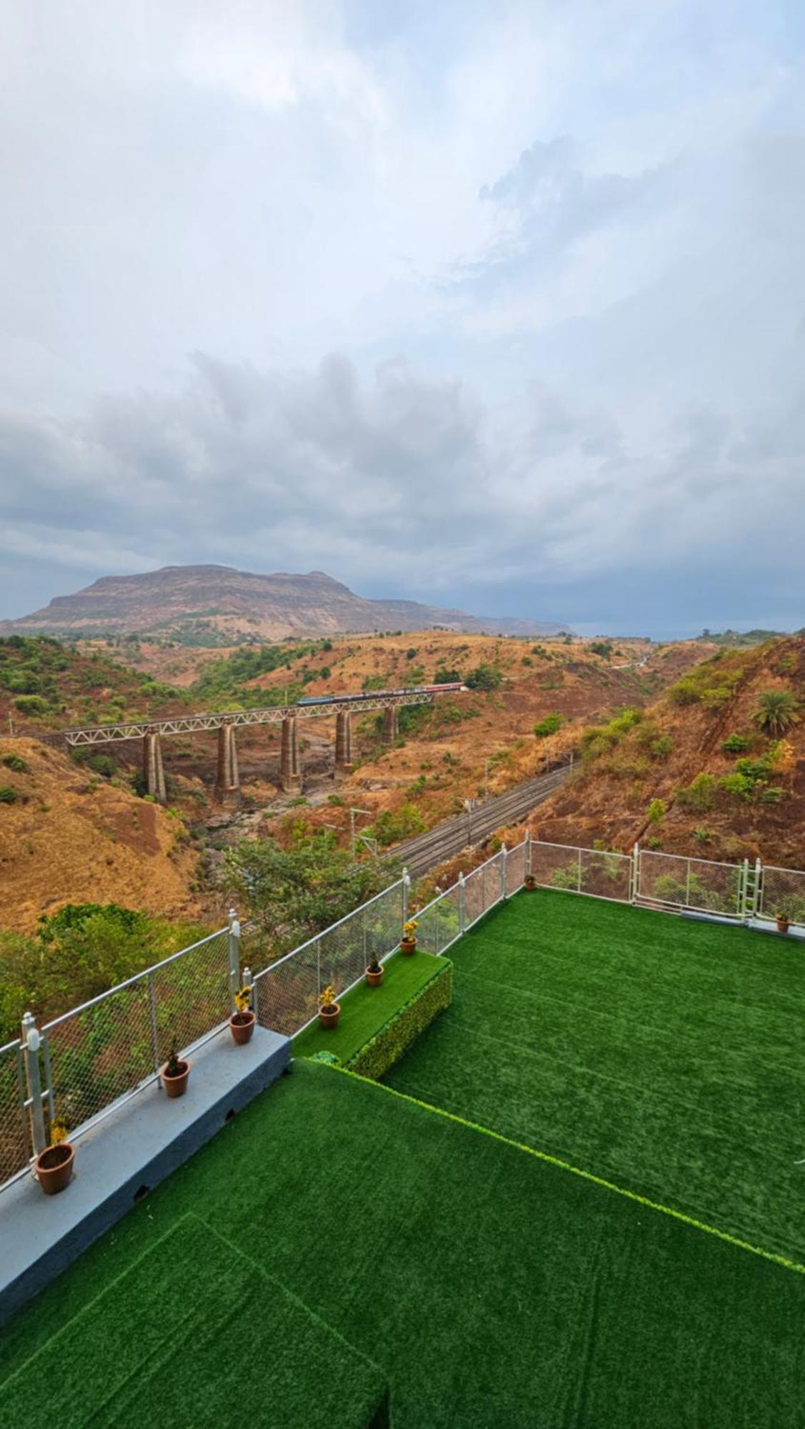 Oxi Valley Resort Igatpuri Buitenkant foto